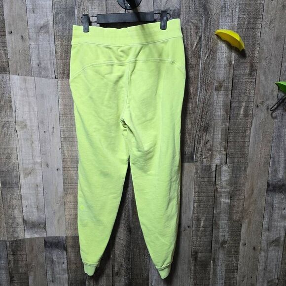Lululemon Scuba joggers sweatpants Wasabi lime green size 6 FLAWED - Picture 5 of 7